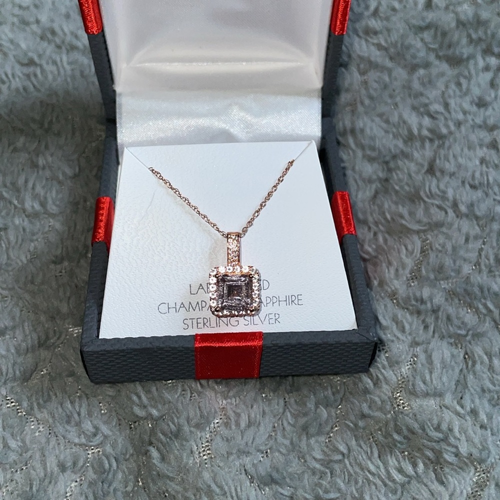 Neckless - Picture 2 of 5